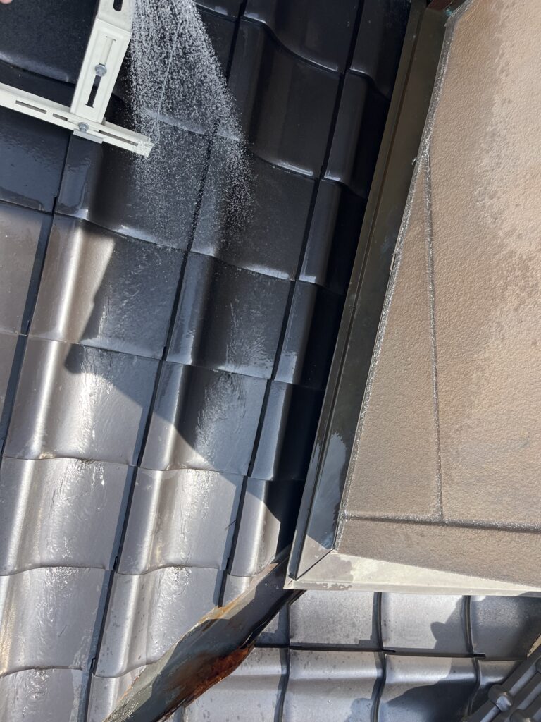 【散水試験で雨漏り箇所を特定】確実に原因を突き止める調査方法とは？