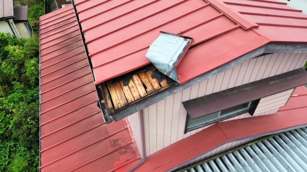【施工事例】宇都宮市｜台風で剥がれた金属屋根を迅速に補修しました